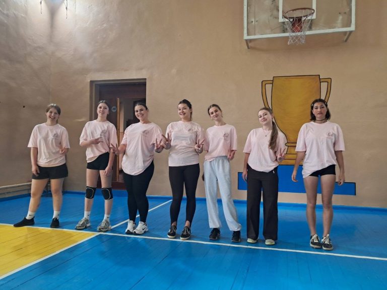 Спортивний дух та гартування майстерності: на базі Сторожинецького лісового фахового коледжу пройшли товариські зустрічі з волейболу.